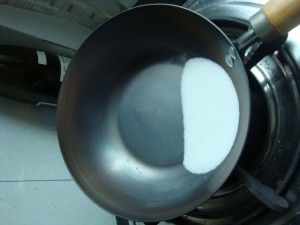 Purifying a pan with salt